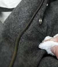 Устраняем запах пота с верхней одежды без вреда для материала: современные и народные методы